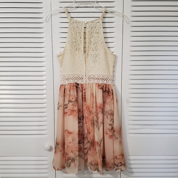 Pink floral lace dress, size 5 - Picture 3 of 5
